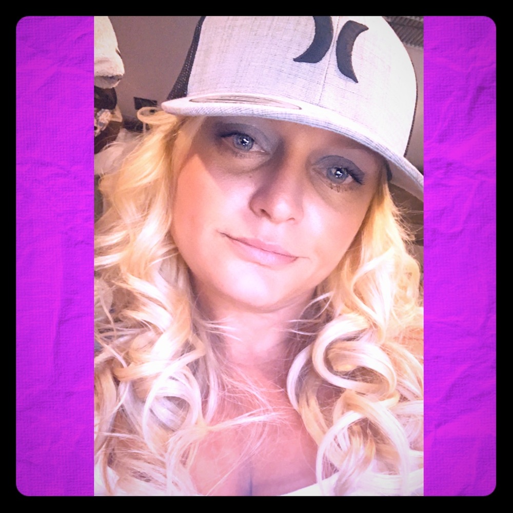 Meet your Posher, Launee